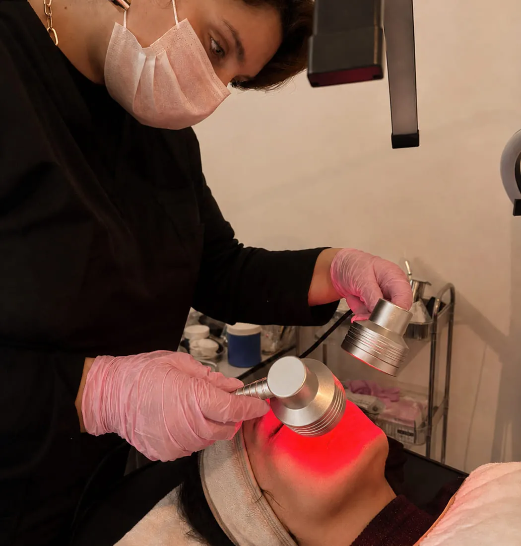 A red light therapy session at Roniya Aesthetic Clinic